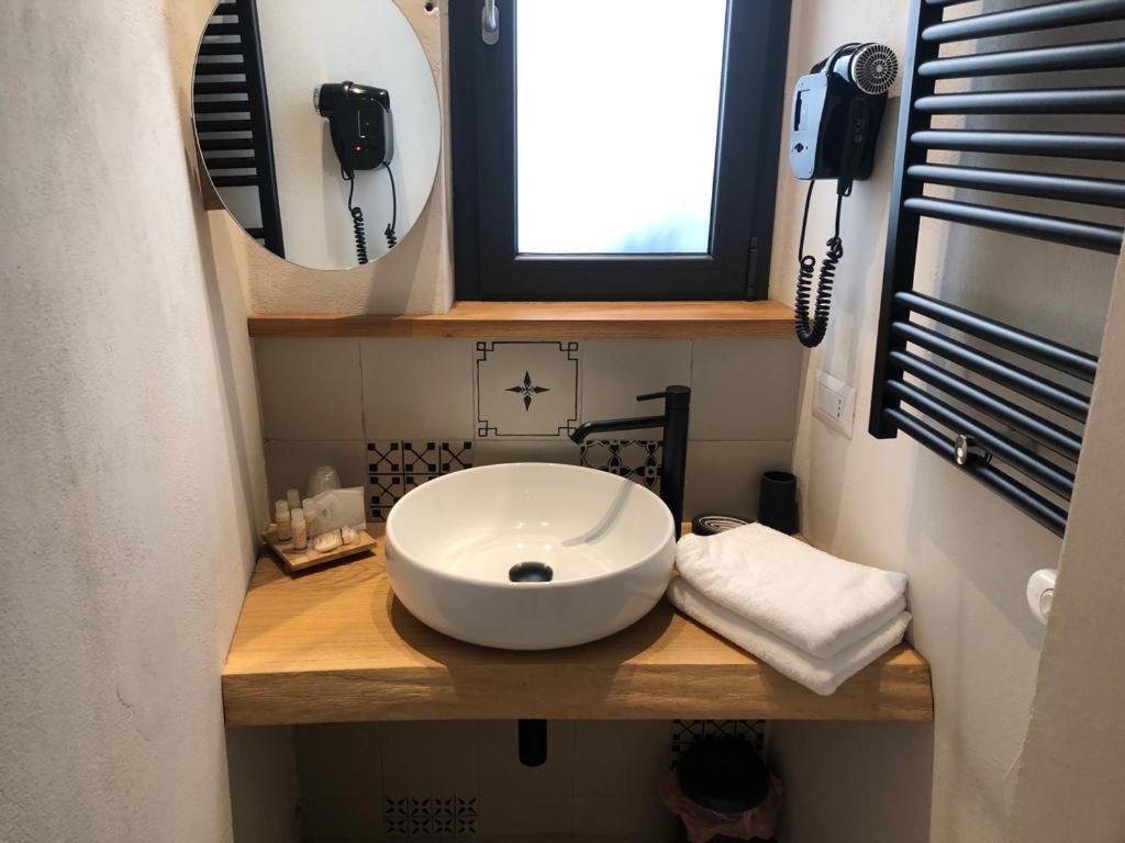 Locus Pendinelli Trani Bed & Breakfast Eksteriør bilde